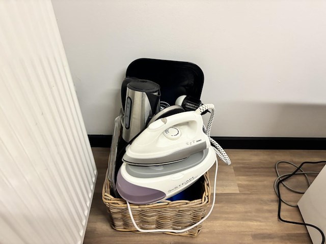 Volledige inhoud woonkamer, keuken en badkamer - afbeelding 6 van  15