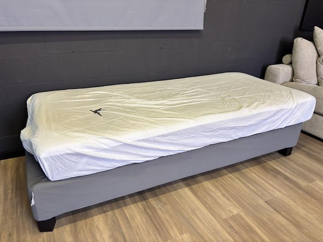 Volledige inhoud woonkamer, keuken en badkamer - afbeelding 8 van  15