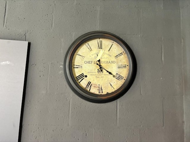 Volledige inhoud woonkamer, keuken en badkamer - afbeelding 14 van  15