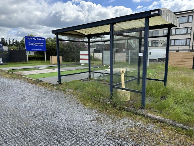 Volledige inrichting showroom buiten - afbeelding 1 van  8