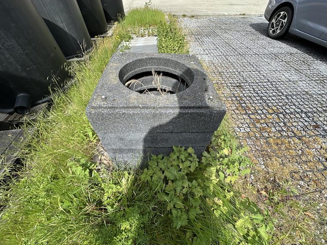 Volledige inrichting showroom buiten - afbeelding 8 van  8