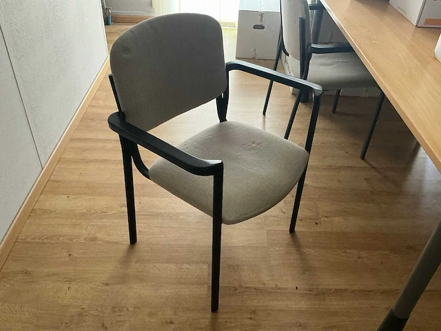 Volledige kantooropstelling met inhoud - afbeelding 10 van  43
