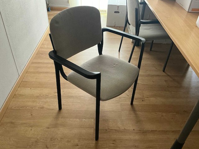 Volledige kantooropstelling met inhoud - afbeelding 6 van  13