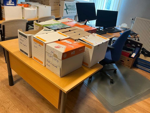 Volledige kantooropstelling met inhoud - afbeelding 2 van  43