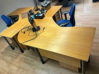 Volledige kantooropstelling met inhoud - afbeelding 12 van  43
