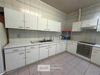 Volledige keuken met toestellen - afbeelding 2 van  9
