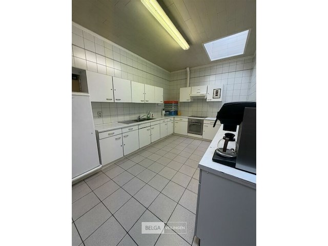 Volledige keuken met toestellen - afbeelding 3 van  9