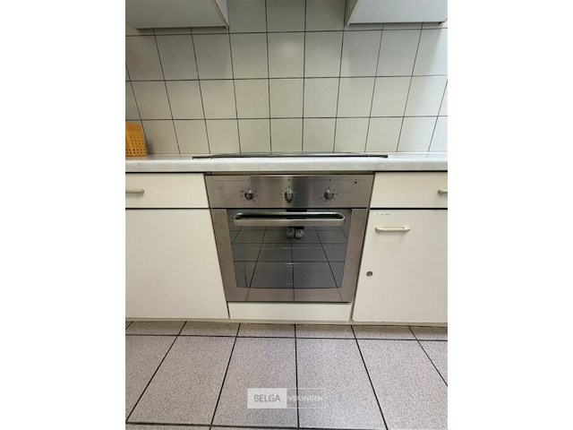 Volledige keuken met toestellen - afbeelding 7 van  9