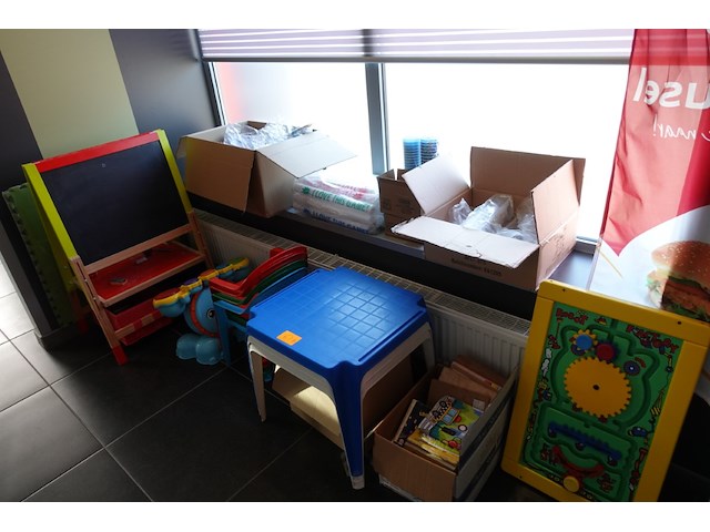 Volledige kinderspeelhoek - afbeelding 1 van  4