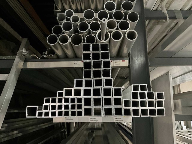 Volledige lengtes aluminium - afbeelding 10 van  16