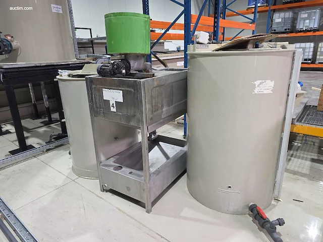 Volledige ontlakkings/meng installatie - afbeelding 10 van  24