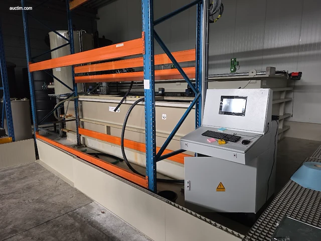 Volledige ontlakkings/meng installatie - afbeelding 1 van  24