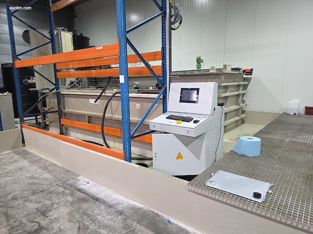 Volledige ontlakkings/meng installatie - afbeelding 13 van  24