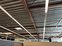 Volledige plafondverlichting showroom - afbeelding 1 van  8