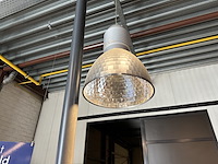 Volledige plafondverlichting showroom - afbeelding 2 van  8