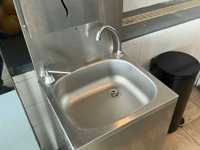 Volledige restaurantinrichting - afbeelding 10 van  93