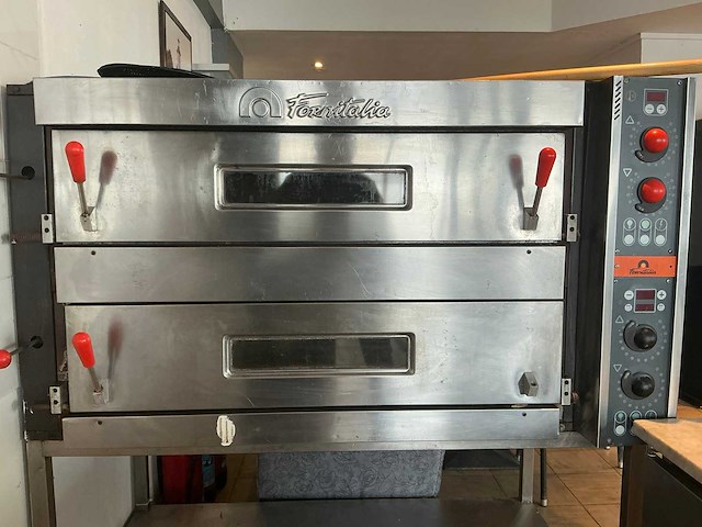 Volledige restaurantinrichting - afbeelding 1 van  93