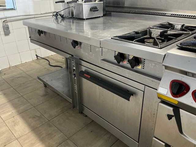 Volledige restaurantinrichting - afbeelding 19 van  93