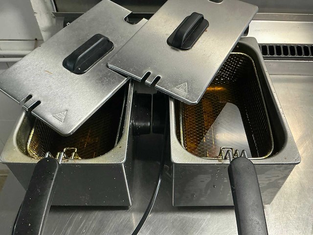 Volledige restaurantinrichting - afbeelding 25 van  93