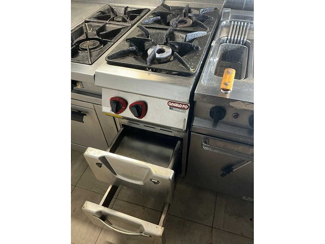 Volledige restaurantinrichting - afbeelding 27 van  93