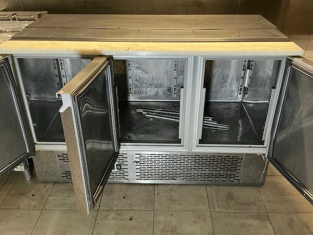 Volledige restaurantinrichting - afbeelding 36 van  93