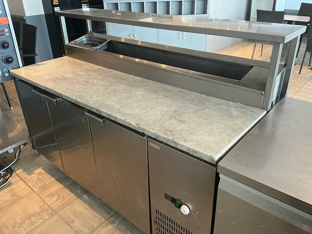 Volledige restaurantinrichting - afbeelding 77 van  93