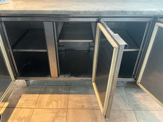 Volledige restaurantinrichting - afbeelding 87 van  93