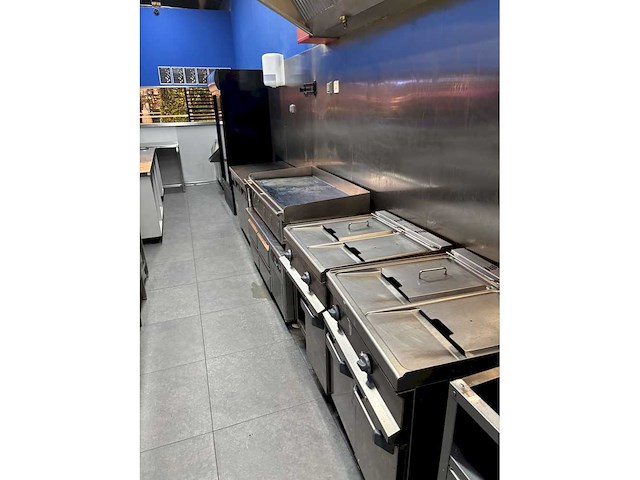 Volledige restaurantinrichting - afbeelding 5 van  97