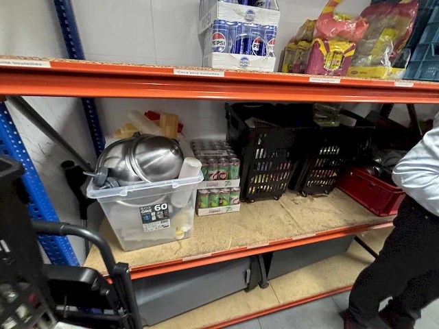 Volledige restaurantinrichting - afbeelding 35 van  97