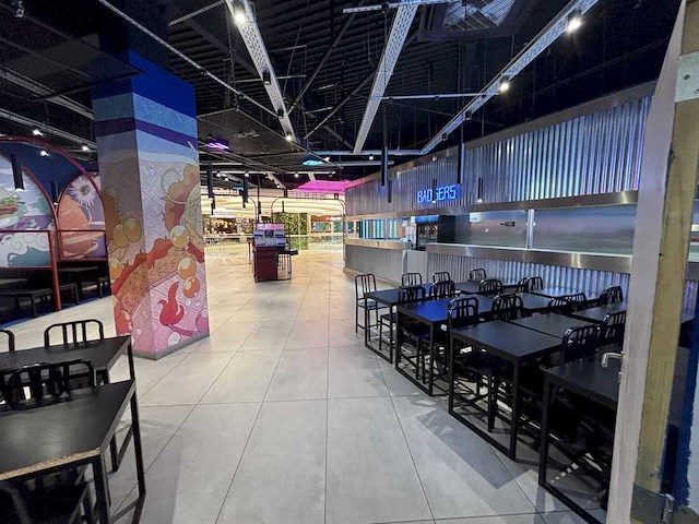 Volledige restaurantinrichting - afbeelding 39 van  97