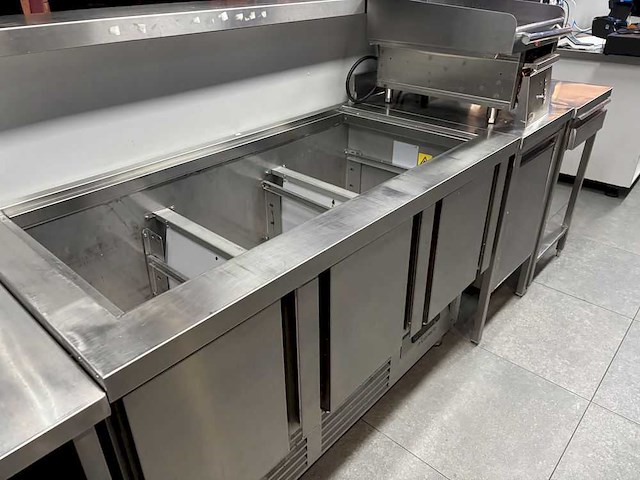Volledige restaurantinrichting - afbeelding 60 van  97