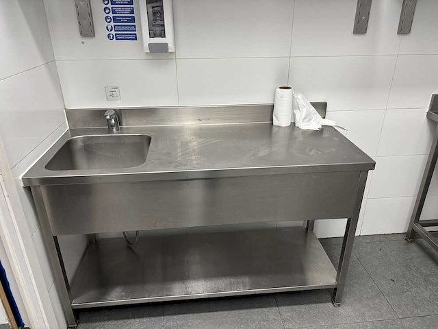 Volledige restaurantinrichting - afbeelding 86 van  97