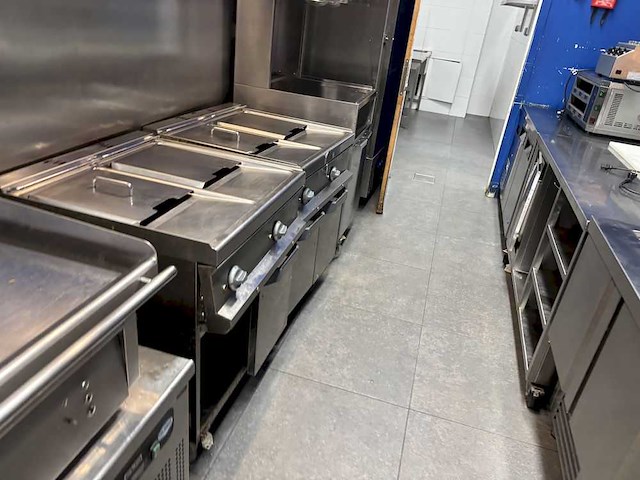 Volledige restaurantinrichting - afbeelding 88 van  97