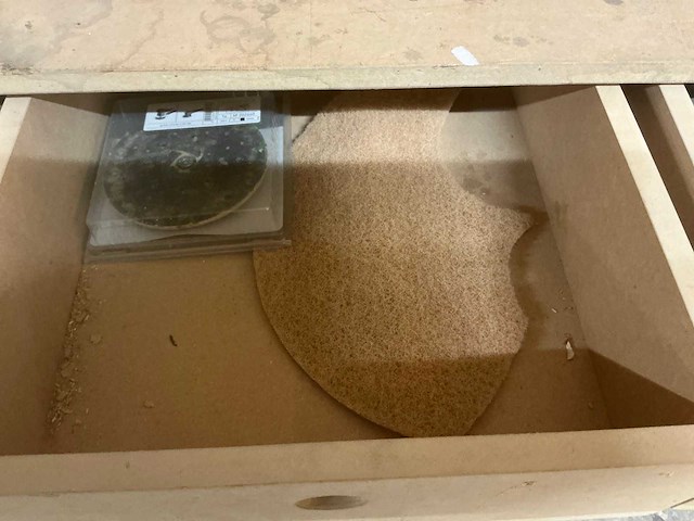 Volledige resterende inhoud gereedschapstafel - afbeelding 2 van  18