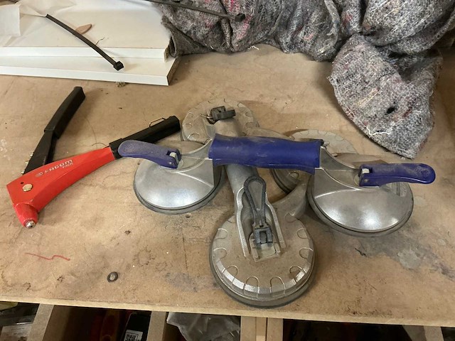 Volledige resterende inhoud gereedschapstafel - afbeelding 9 van  18