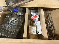 Volledige resterende inhoud gereedschapstafel - afbeelding 11 van  18