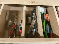 Volledige resterende inhoud gereedschapstafel - afbeelding 12 van  18