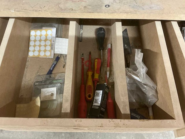 Volledige resterende inhoud gereedschapstafel - afbeelding 13 van  18