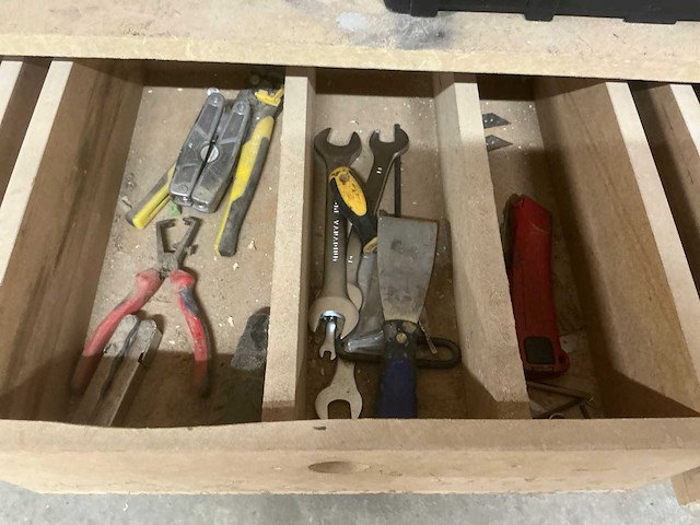 Volledige resterende inhoud gereedschapstafel - afbeelding 14 van  18