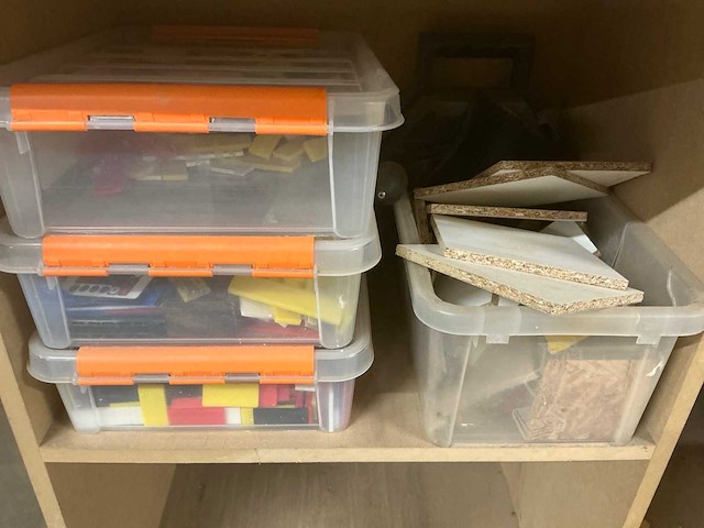 Volledige resterende inhoud gereedschapstafel - afbeelding 16 van  18