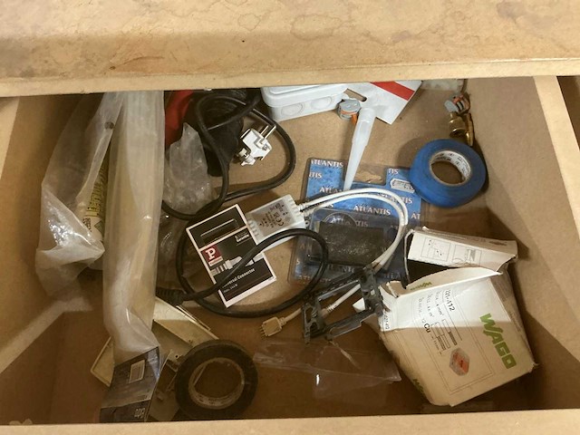 Volledige resterende inhoud gereedschapstafel - afbeelding 17 van  18