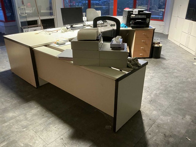 Volledige restinhoud kantoor - afbeelding 9 van  16