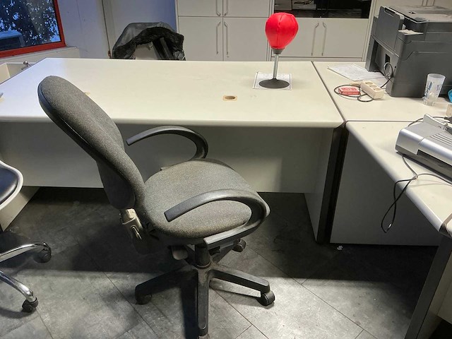 Volledige restinhoud kantoor - afbeelding 11 van  16