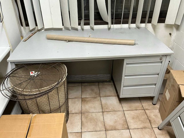 Volledige restinhoud magazijnkantoor - afbeelding 4 van  9