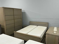 Volledige slaapkamerset (bed, opbergkast, nachtkasten en commode) - afbeelding 1 van  5