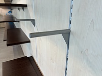 Volledige winkelwand (achteraan winkel) - afbeelding 3 van  6
