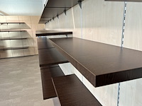 Volledige winkelwand (achteraan winkel) - afbeelding 4 van  6