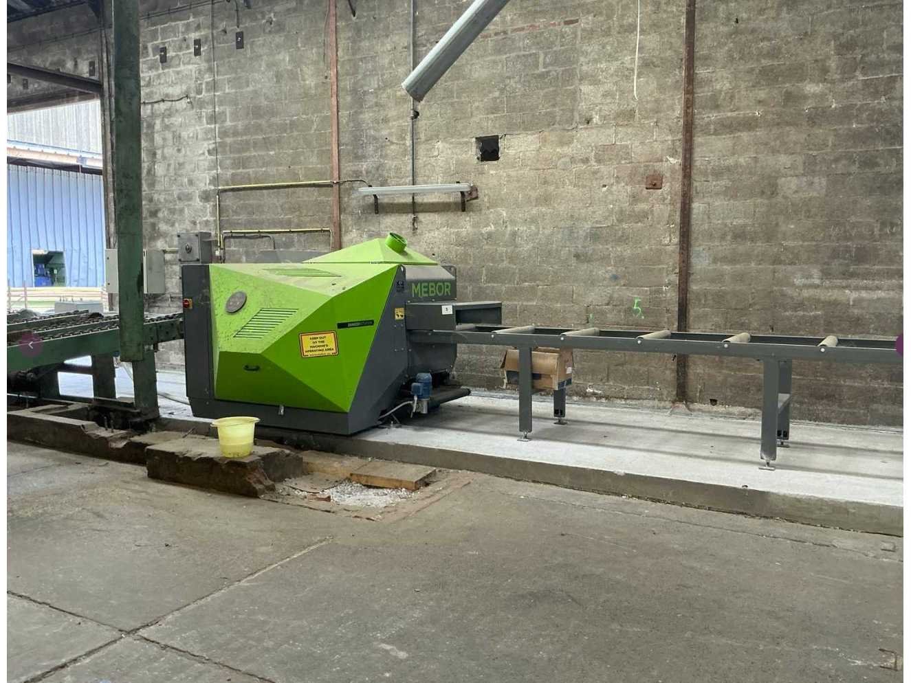 Volledige zaaglijn, heftruck en diverse houtbewerkingsmachines