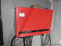 Volledige zonnepaneel installatie bestaande uit plm 400 zonnepanelen plus omvormer, goodwe, gw100k-ht, 400v, 100kw. koper dient deze zelf te demonteren - afbeelding 1 van  3