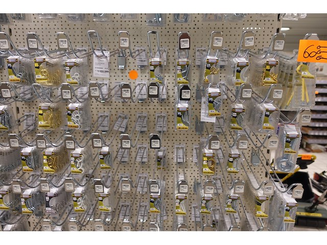 Volledigei nhoud rek ijzerwaren - afbeelding 21 van  27